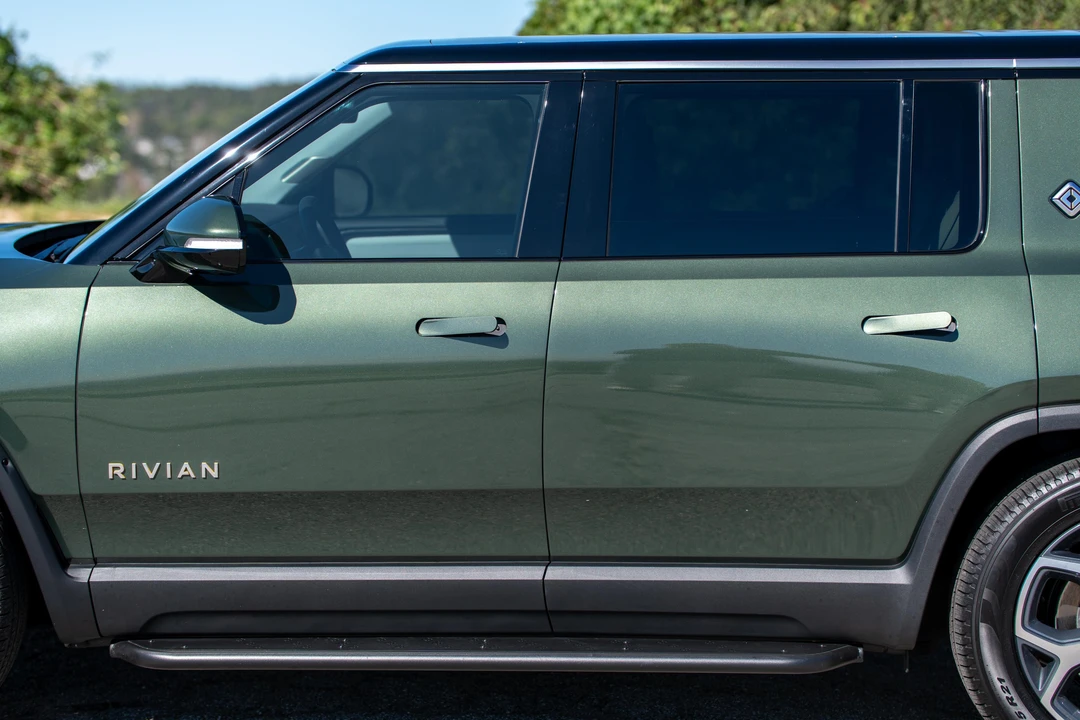 2023 Rivian R1S - Image 21 of 31