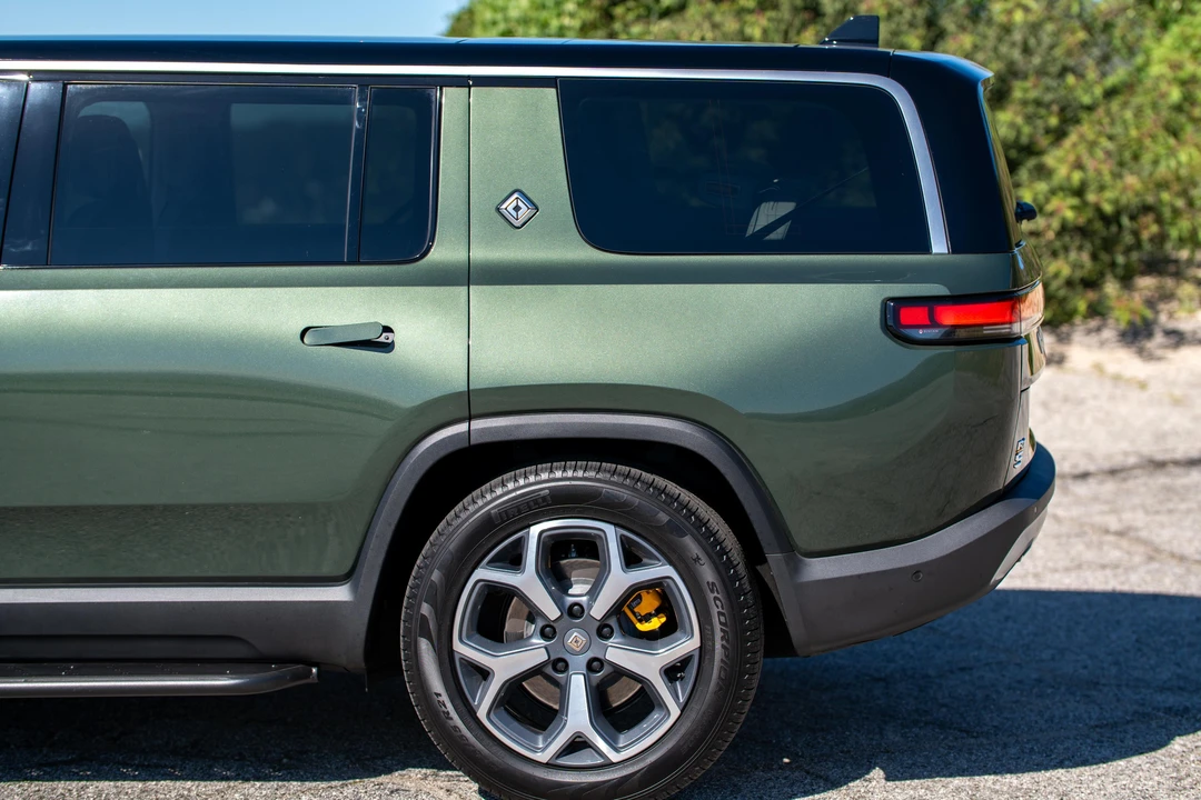 2023 Rivian R1S - Image 23 of 31