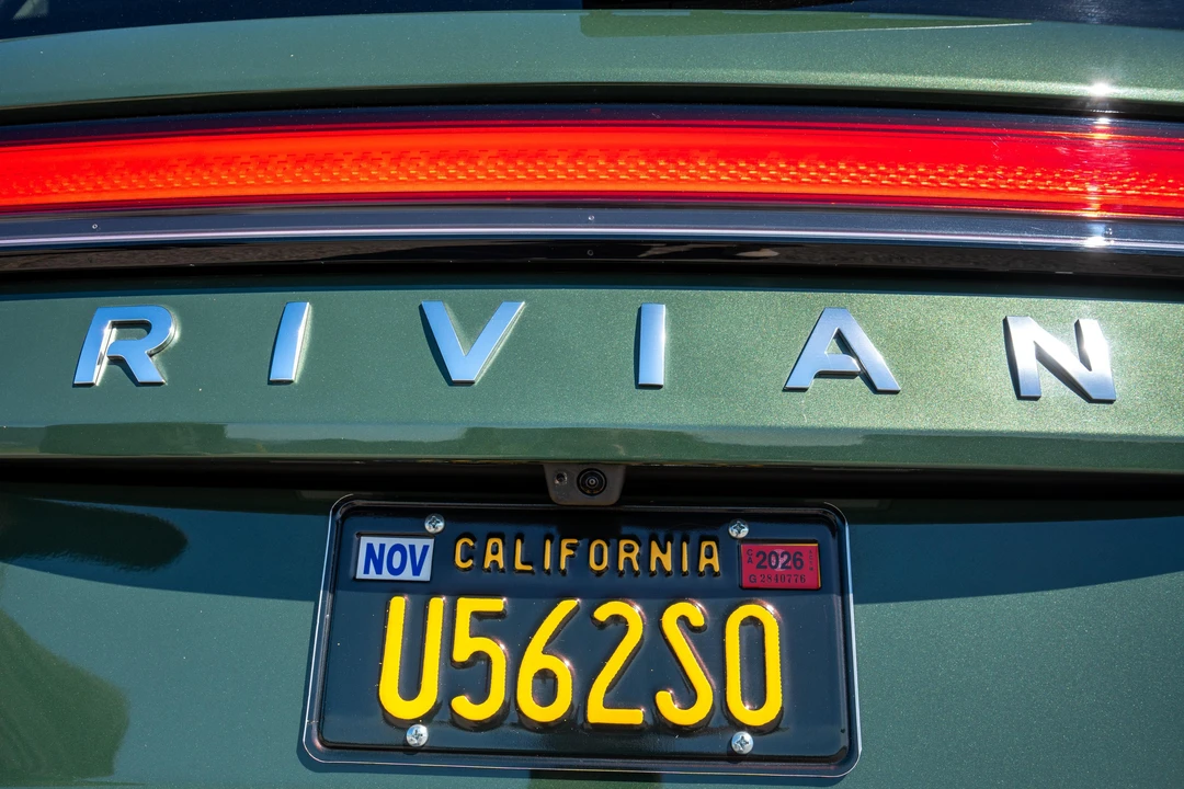 2023 Rivian R1S - Image 28 of 31