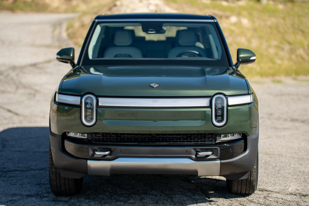 2023 Rivian R1S - Image 2 of 31