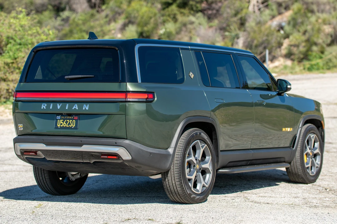 2023 Rivian R1S - Image 4 of 31
