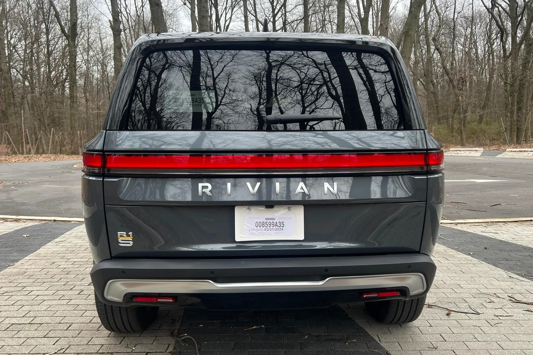 2023 Rivian R1S - Image 5 of 31