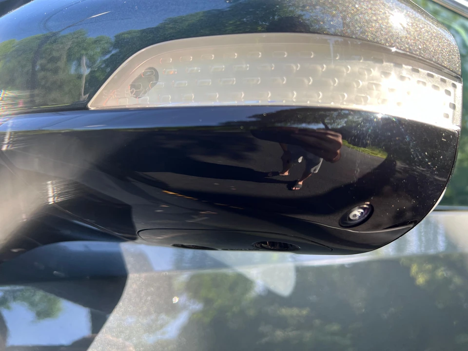 2023 Rivian R1S - Image 26 of 31