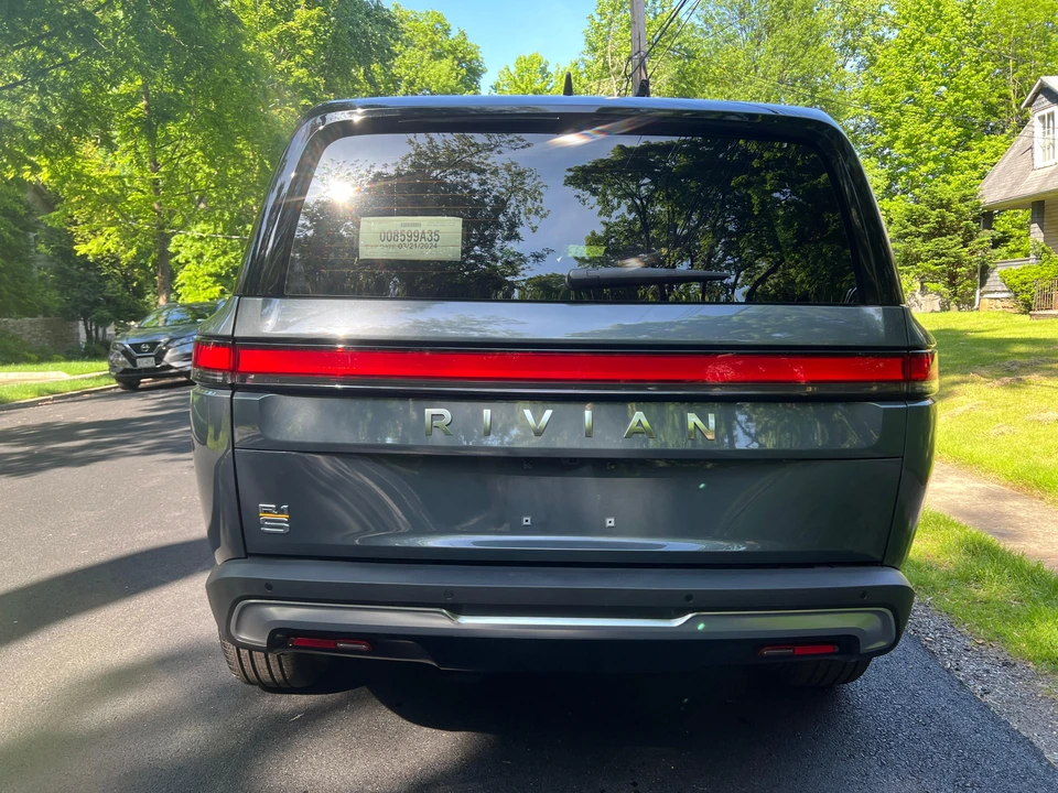 2023 Rivian R1S - Image 13 of 31