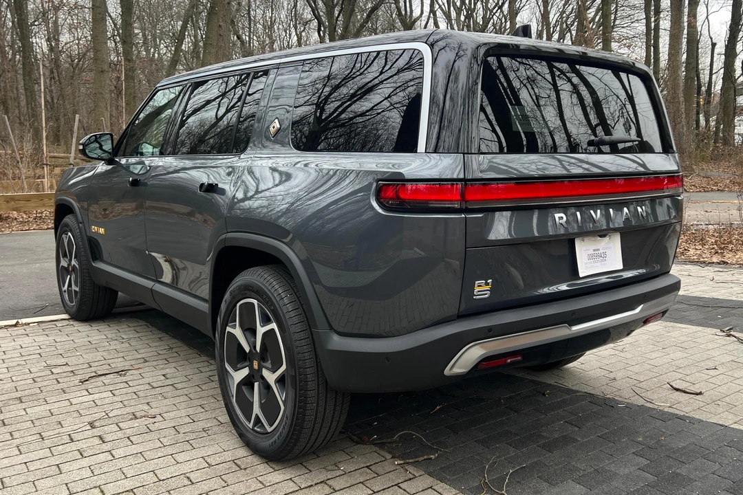 2023 Rivian R1S - Image 4 of 31