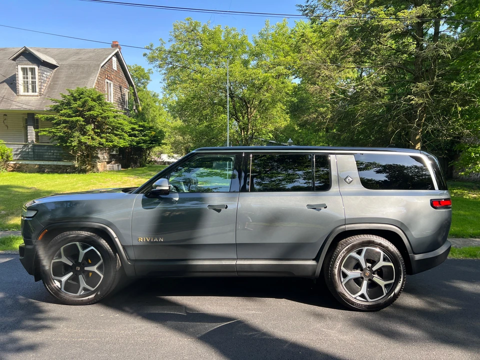 2023 Rivian R1S - Image 11 of 31