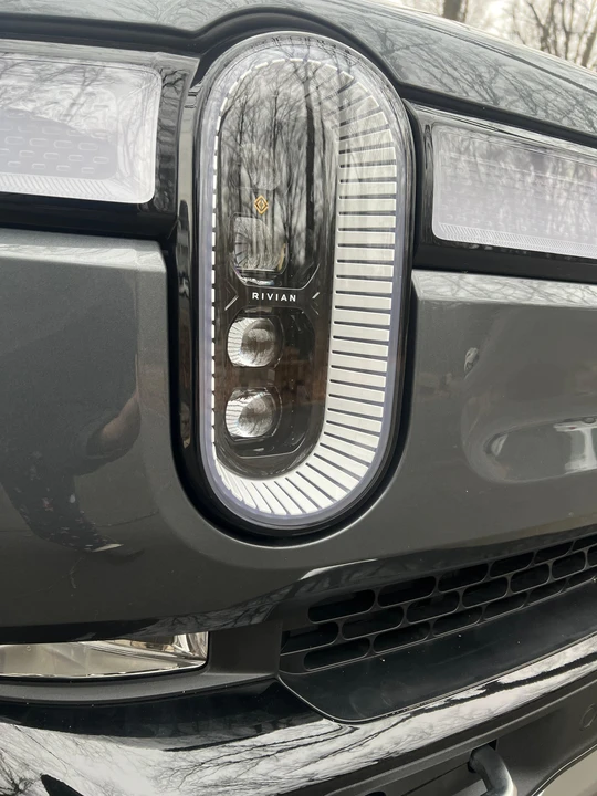 2023 Rivian R1S - Image 17 of 31