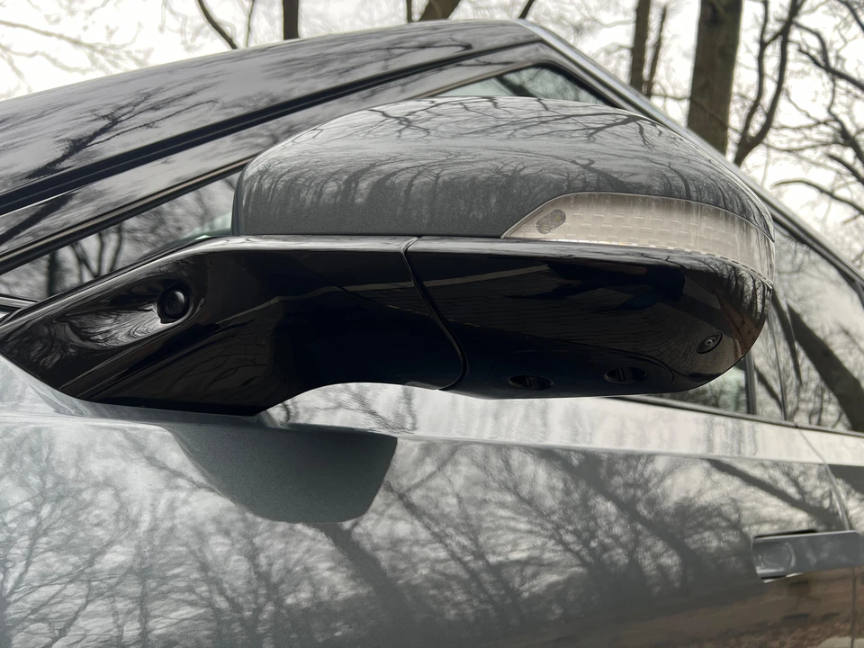 2023 Rivian R1S - Image 24 of 31