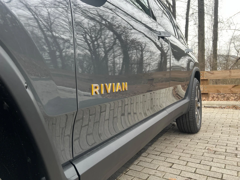 2023 Rivian R1S - Image 22 of 31