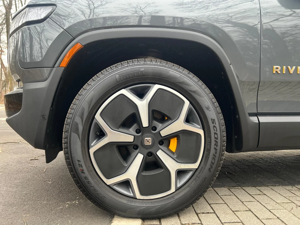 2023 Rivian R1S - Image 30 of 31