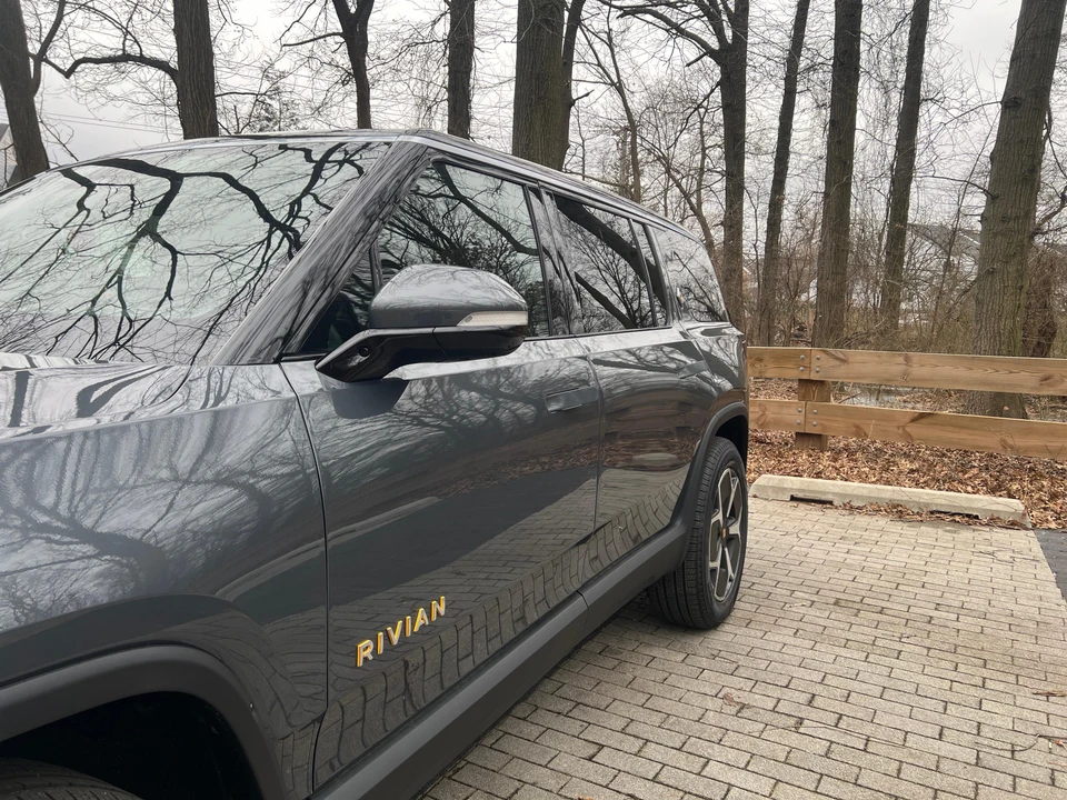2023 Rivian R1S - Image 21 of 31