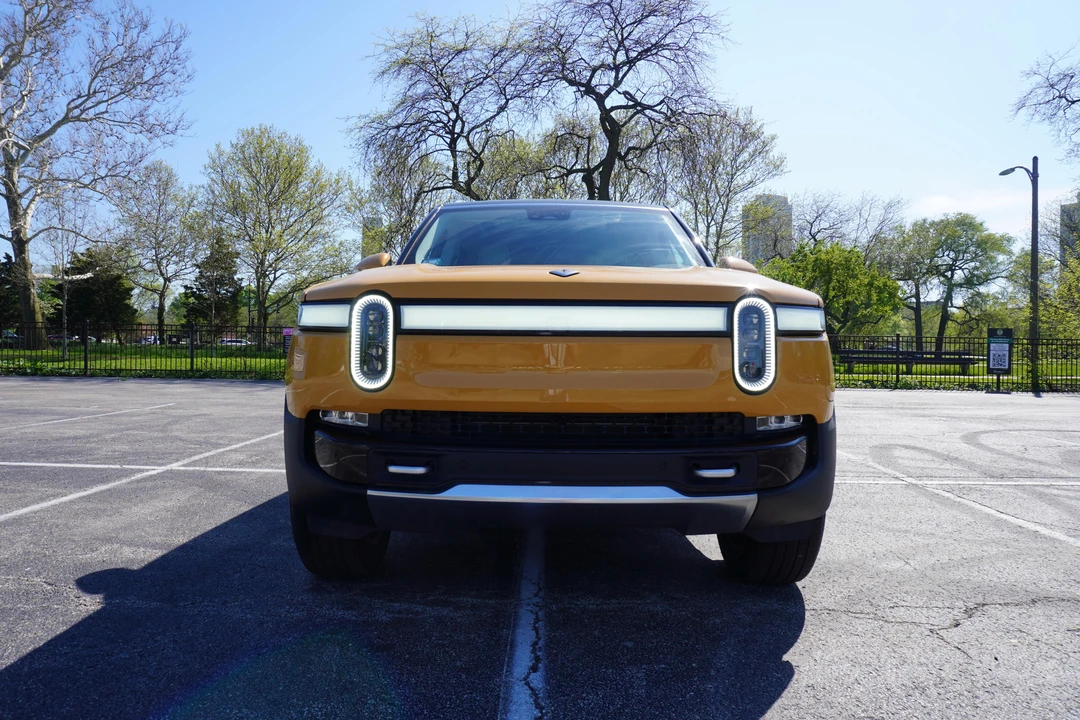 2023 Rivian R1S - Image 10 of 31