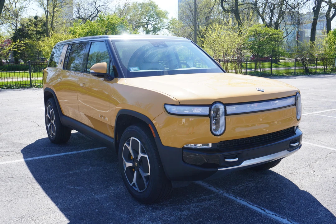 2023 Rivian R1S - Image 27 of 31