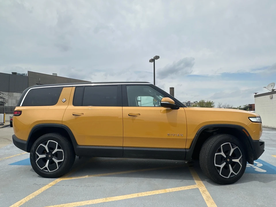 2023 Rivian R1S - Image 24 of 31