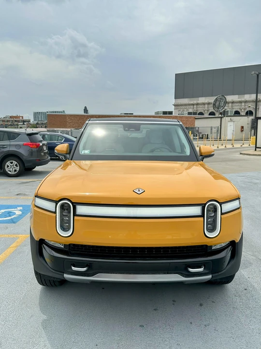 2023 Rivian R1S - Image 7 of 31