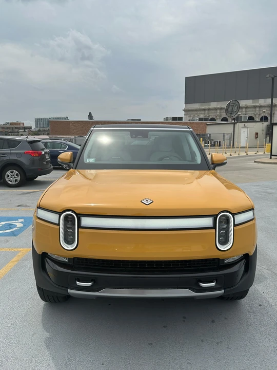 2023 Rivian R1S - Image 8 of 31