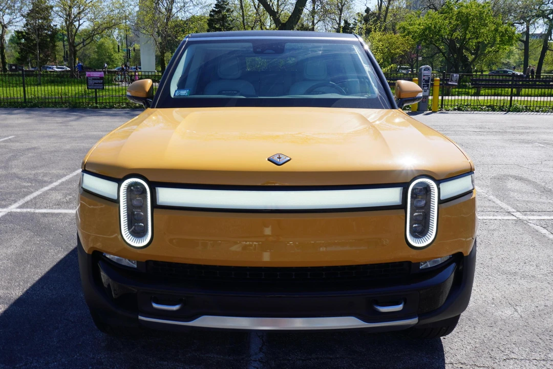 2023 Rivian R1S - Image 2 of 31