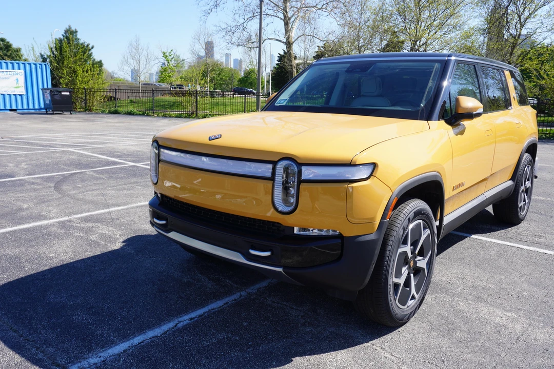 2023 Rivian R1S - Image 13 of 31
