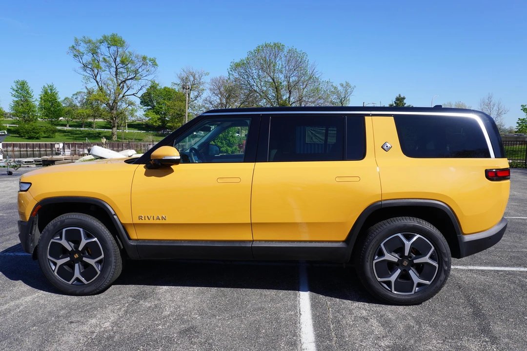 2023 Rivian R1S - Image 3 of 31