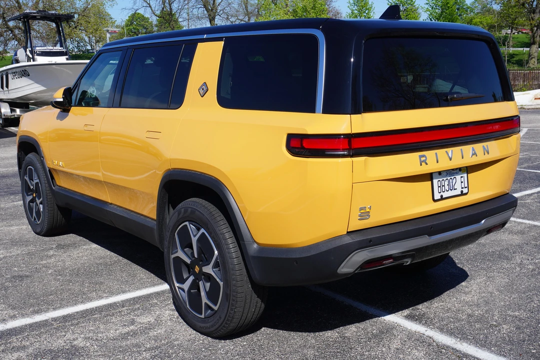 2023 Rivian R1S - Image 4 of 31