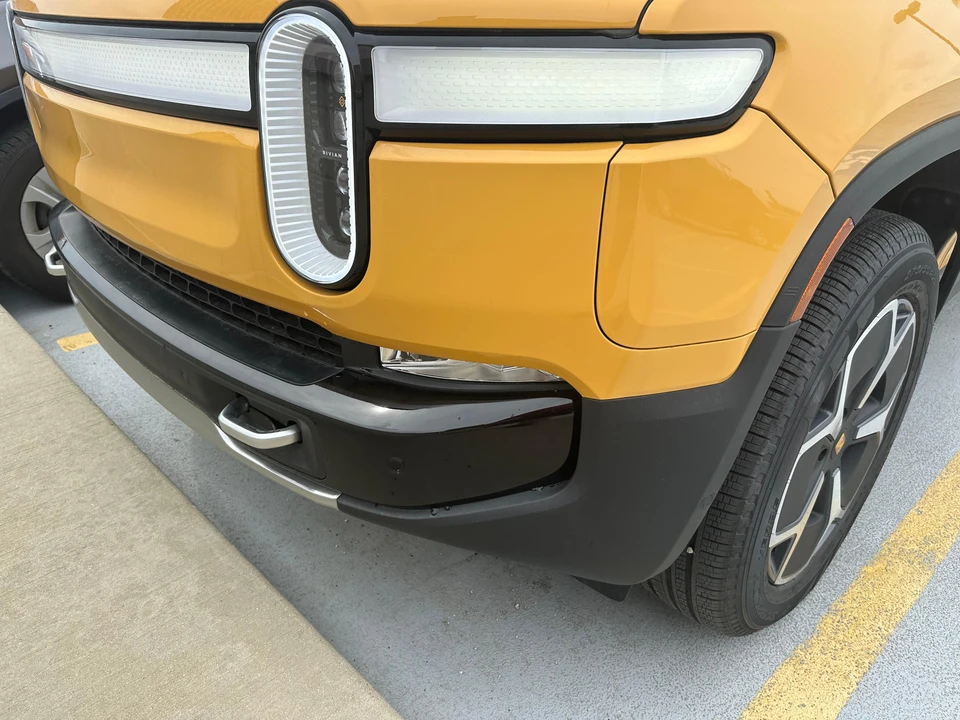 2023 Rivian R1S - Image 30 of 31