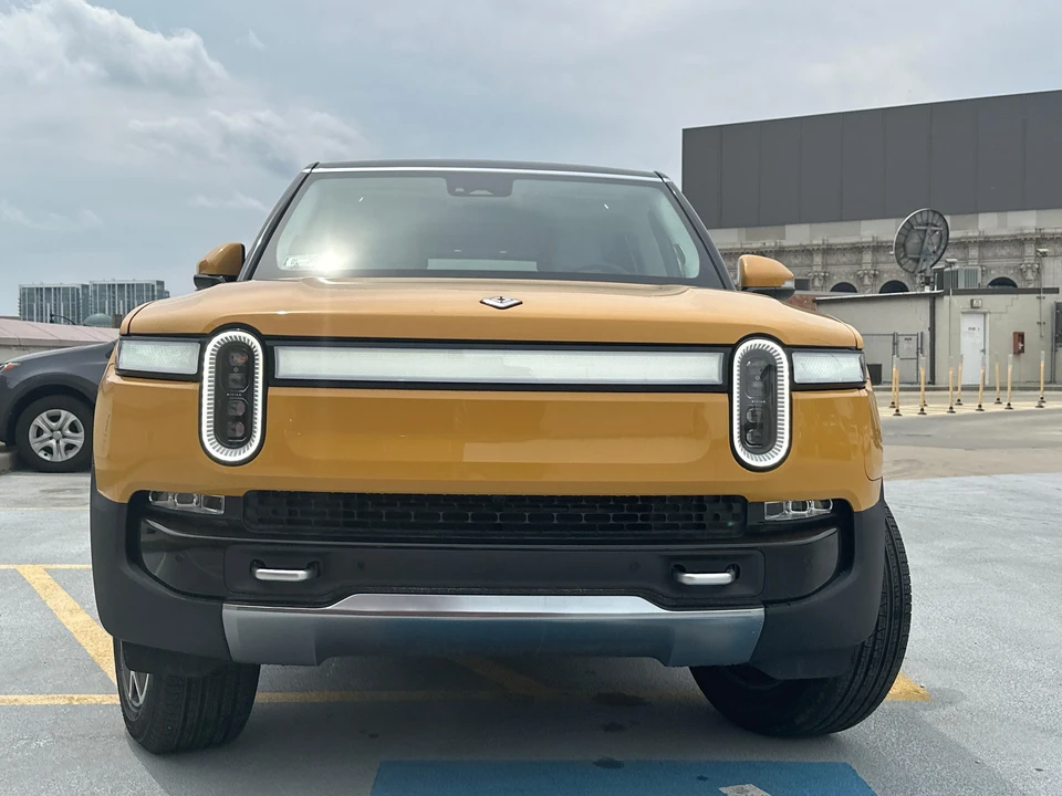 2023 Rivian R1S - Image 9 of 31