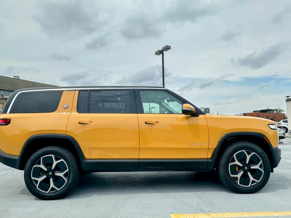 2023 Rivian R1S - Image 21 of 31
