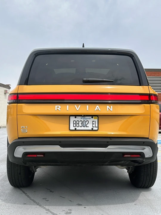2023 Rivian R1S - Image 19 of 31