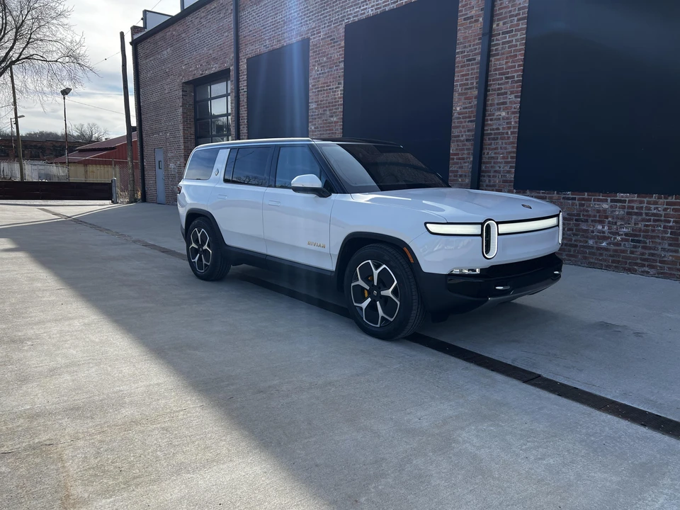 2023 Rivian R1S - Image 21 of 31