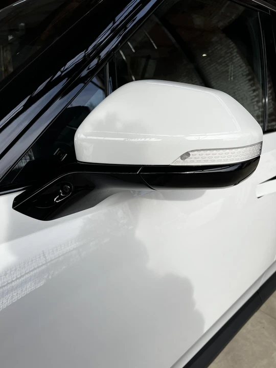 2023 Rivian R1S - Image 30 of 31