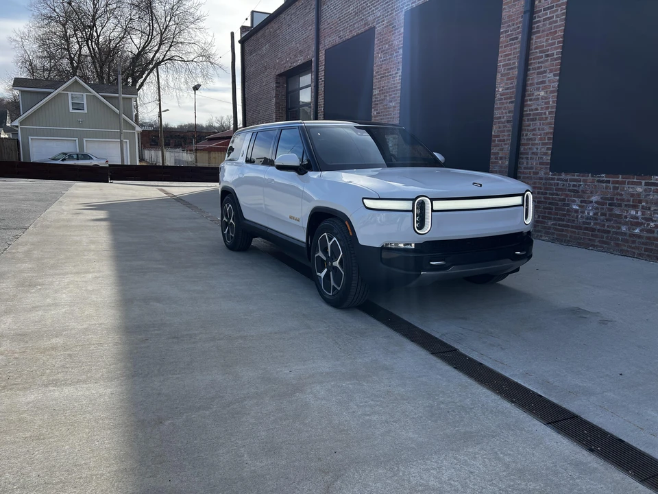 2023 Rivian R1S - Image 22 of 31