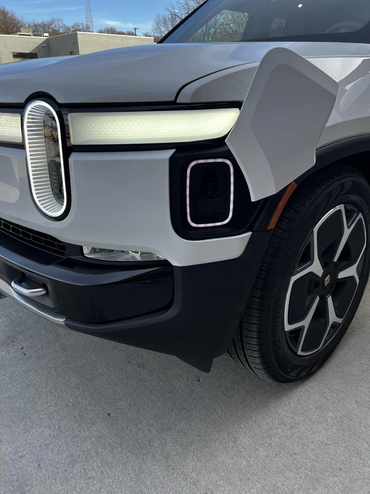 2023 Rivian R1S - Image 27 of 31