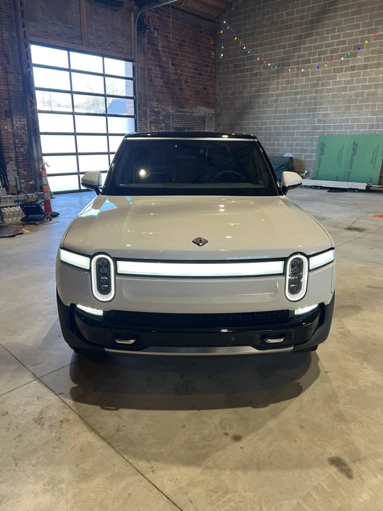 2023 Rivian R1S - Image 7 of 31