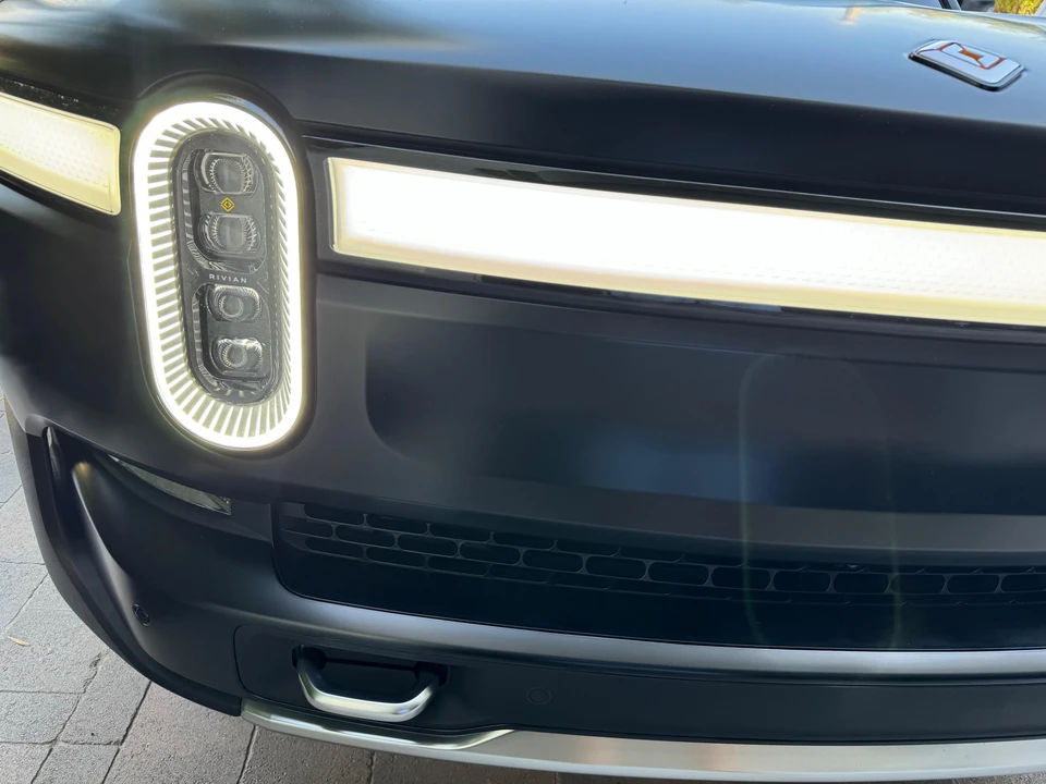 2023 Rivian R1S - Image 18 of 31
