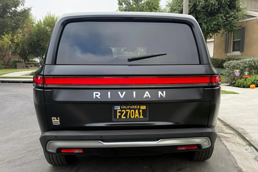 2023 Rivian R1S - Image 5 of 31