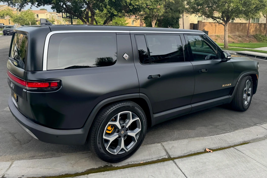2023 Rivian R1S - Image 4 of 31