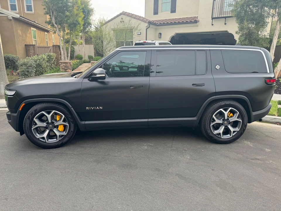 2023 Rivian R1S - Image 7 of 31