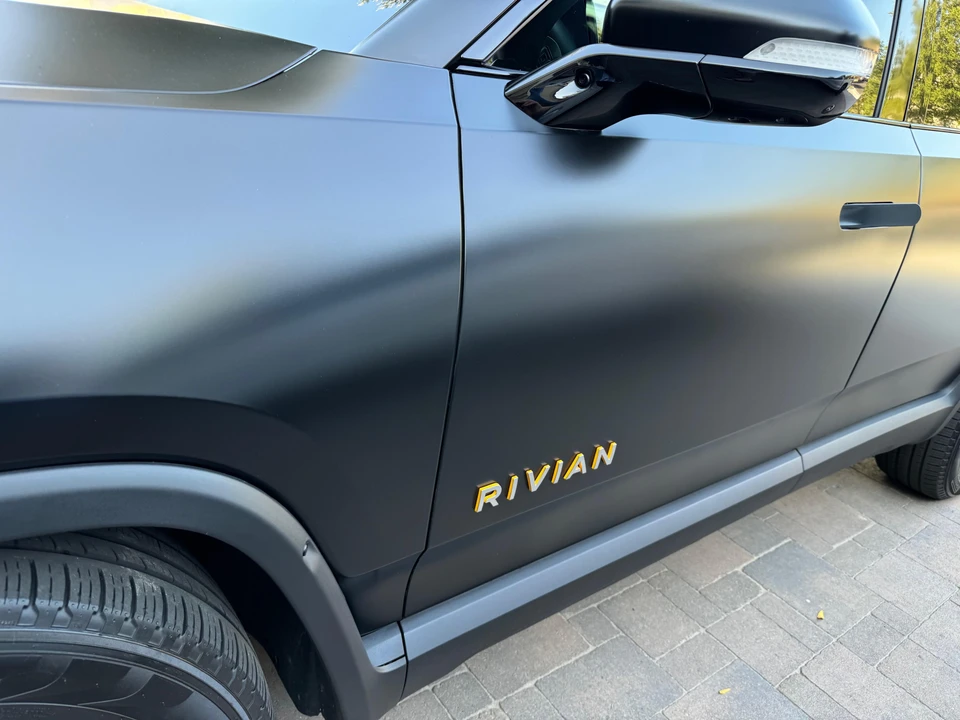 2023 Rivian R1S - Image 27 of 31