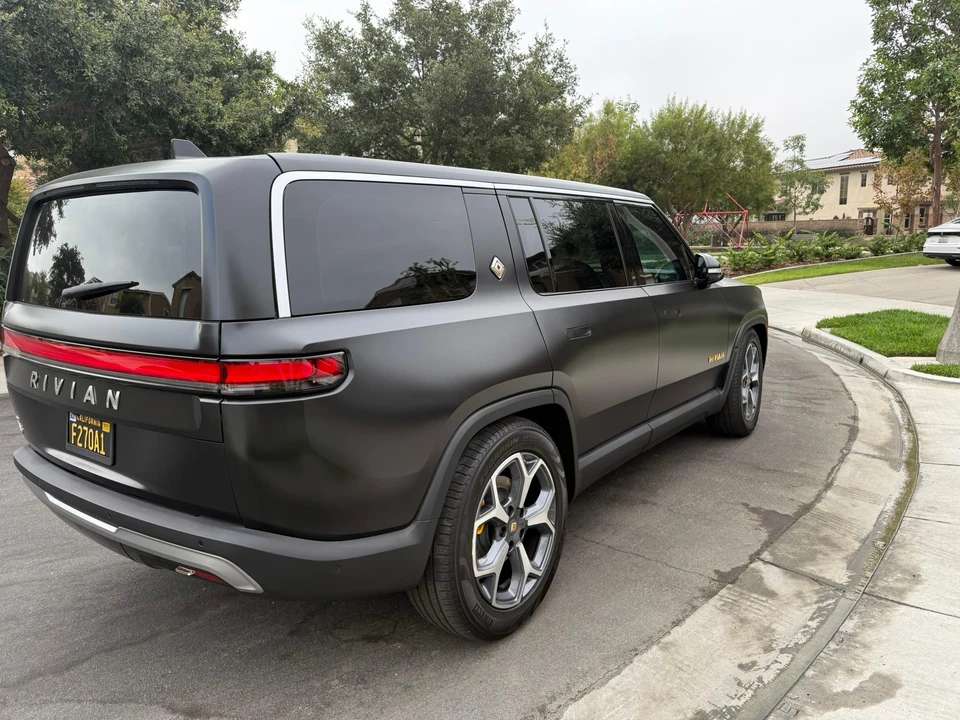 2023 Rivian R1S - Image 11 of 31