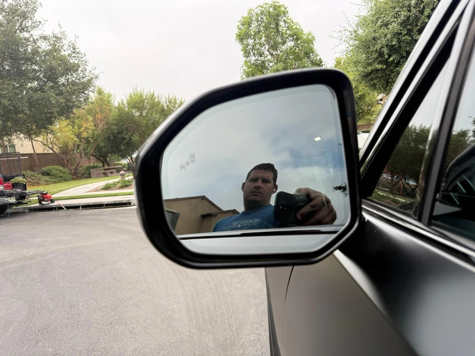 2023 Rivian R1S - Image 29 of 31