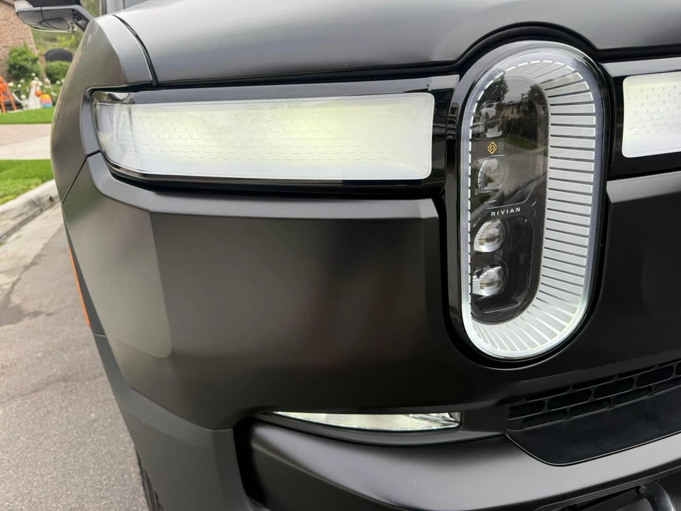 2023 Rivian R1S - Image 17 of 31
