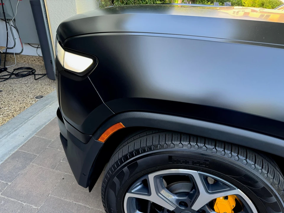2023 Rivian R1S - Image 24 of 31
