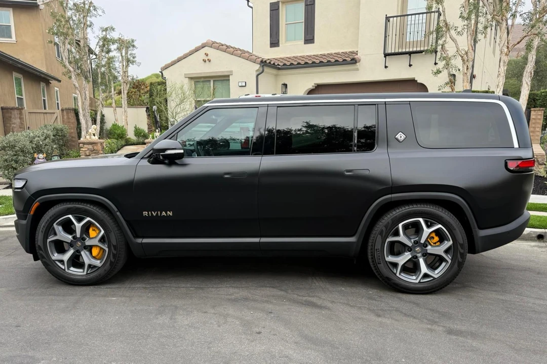 2023 Rivian R1S - Image 3 of 31
