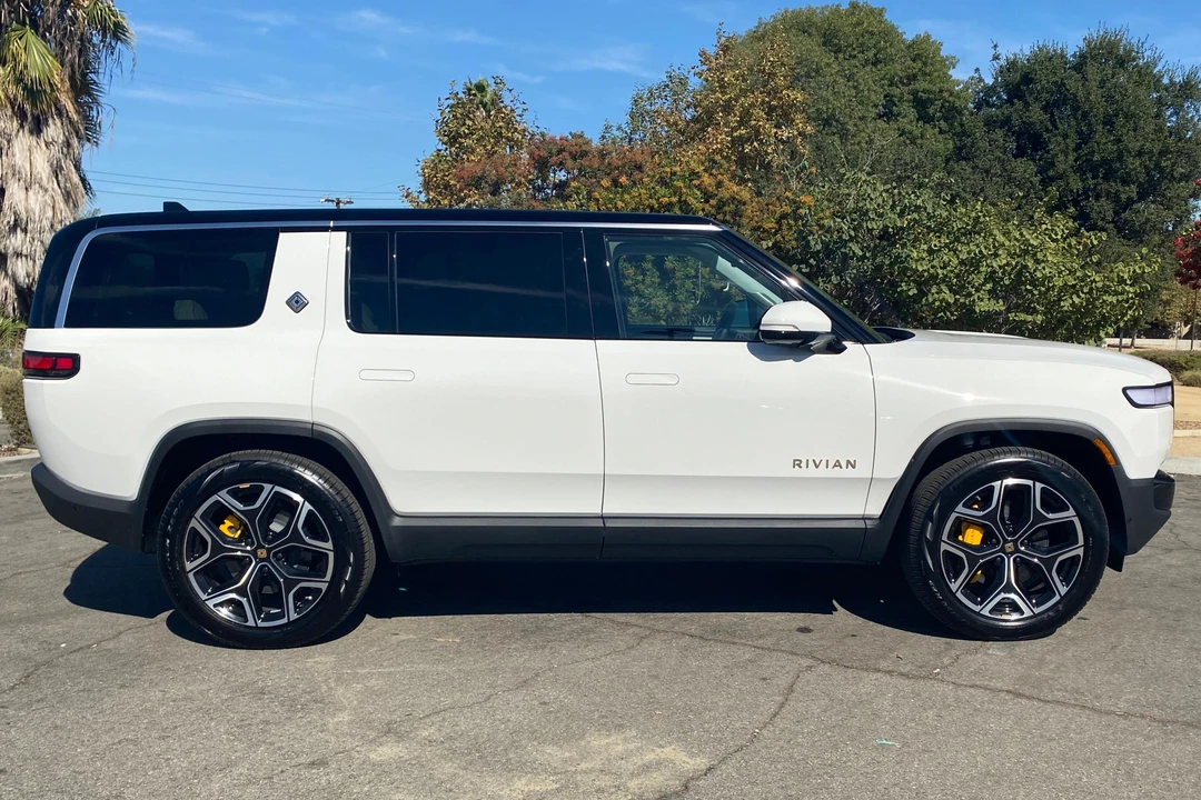 2023 Rivian R1S - Image 3 of 31