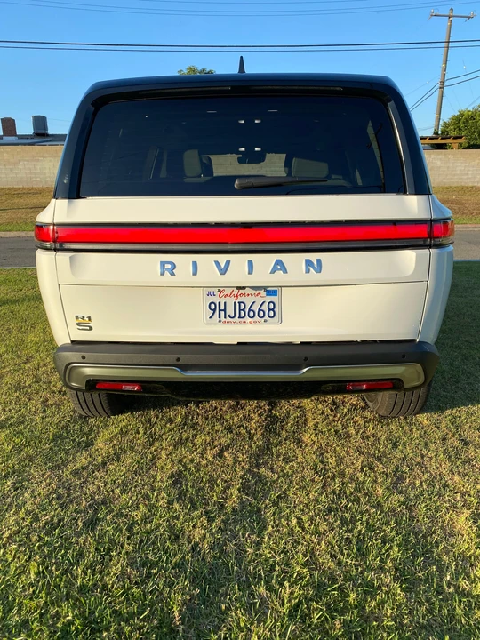 2023 Rivian R1S - Image 14 of 31