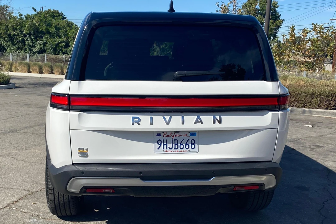 2023 Rivian R1S - Image 5 of 31