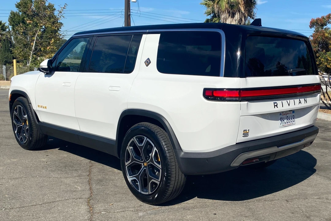 2023 Rivian R1S - Image 4 of 31