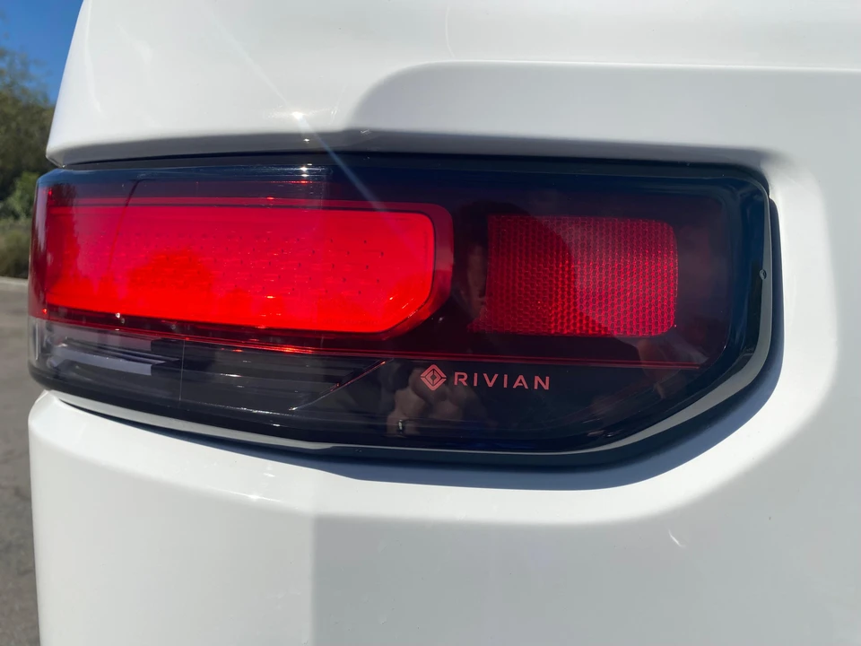 2023 Rivian R1S - Image 28 of 31