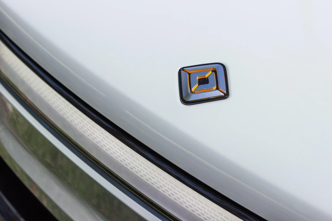 2023 Rivian R1S - Image 15 of 31