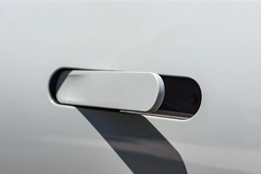 2023 Rivian R1S - Image 24 of 31